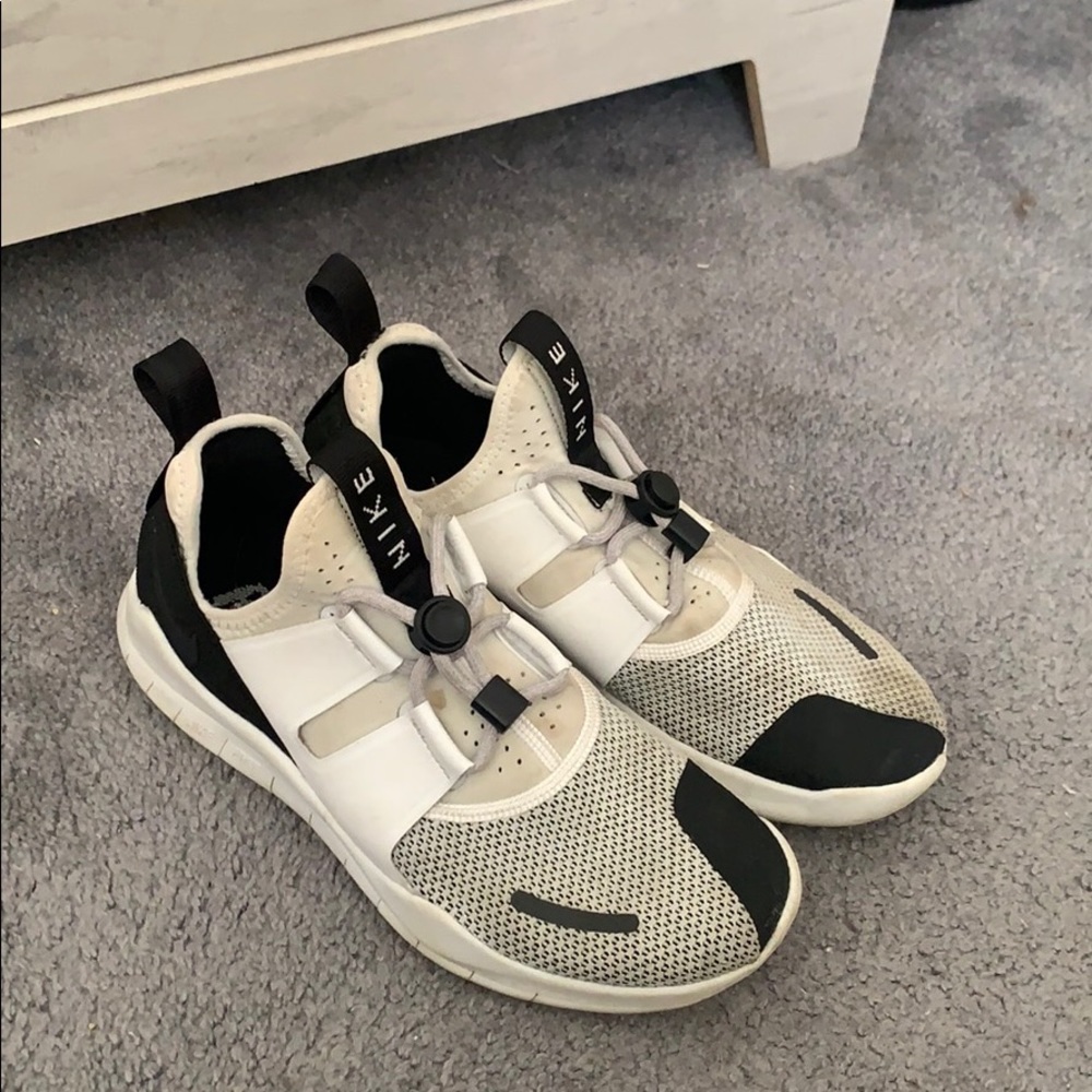 Nike Free Tennis Shoes Size 8.5